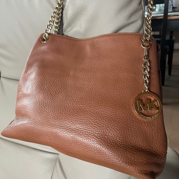 Michael Kors Tan pebbled leather and gold handbag - Picture 4 of 7